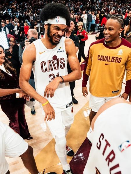 Jarrett Allen, do Cleveland Cavaliers, em ação contra o Thunder