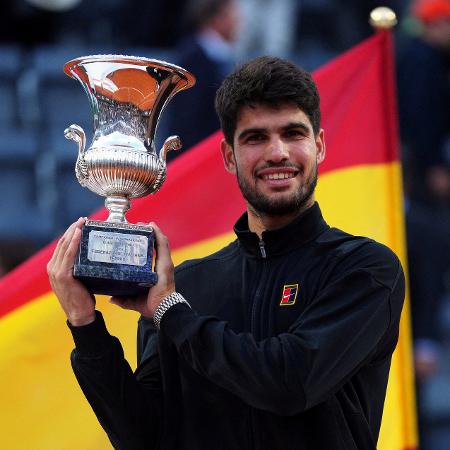 Carlos Alcaraz com o troféu do Masters 1000 de Roma em 2025 - REUTERS/Aleksandra Szmigiel TPX IMAGES OF THE DAY