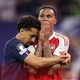 Companheiros de sele&ccedil;&atilde;o, Marquinhos consola Magalh&atilde;es ap&oacute;s p&ecirc;nalti perdido