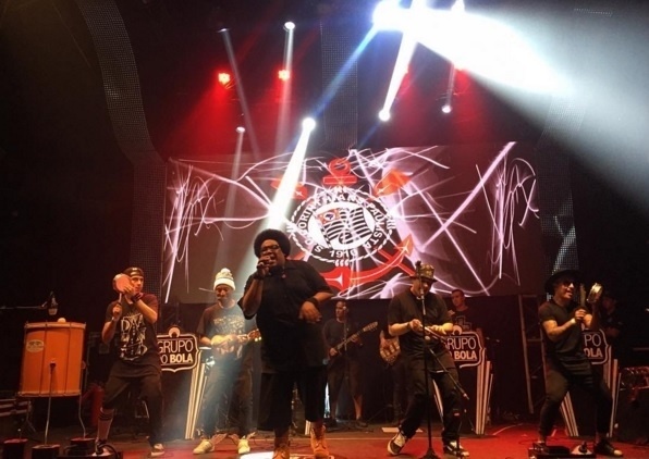 Apresentação musical na festa corintiana ficou por conta do Grupo do Bola - Reprodução/Instagram