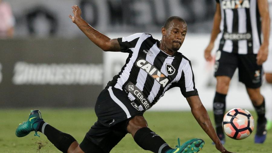 Volante Airton, durante partida do Botafogo - REUTERS/Ueslei Marcelino