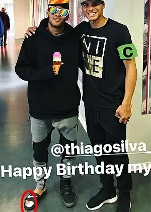 Neymar com o dedão do pé enfaixado posta foto com Thiago Silva - Reprodução/Instagram - Reprodução/Instagram