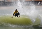 Brasil leva virada e fica com vice em torneio realizado em piscina de onda - AFP PHOTO / MARK RALSTON