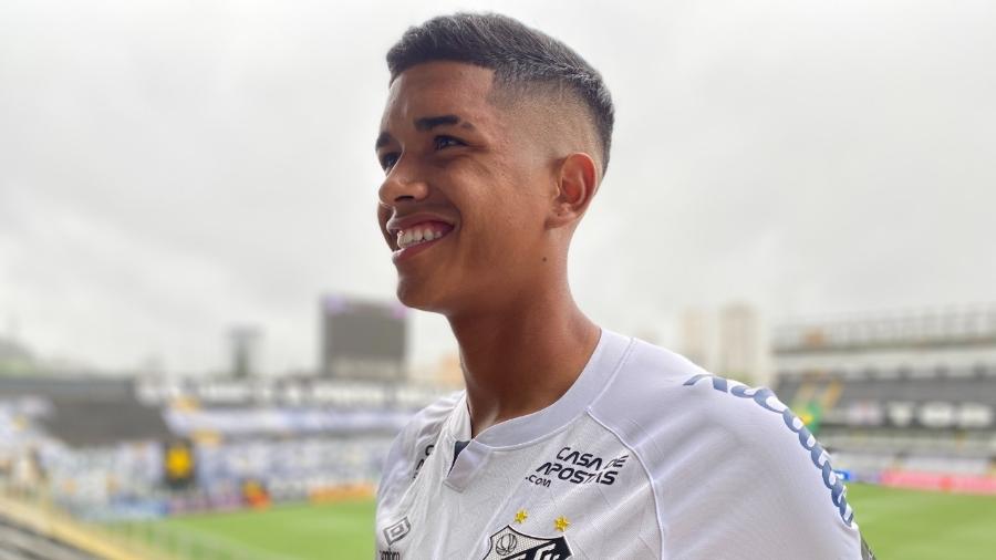 Lucas Barbosa, meia de 19 anos que renovou contrato com o Santos - Vinicius Vieira/V2MM