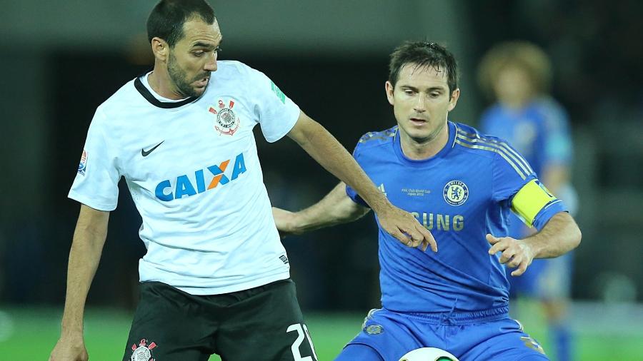 Danilo em ação pelo Corinthians na final contra o Chelsea, em 2012: ex-meia é bicampeão mundial - Flavio Florido/UOL