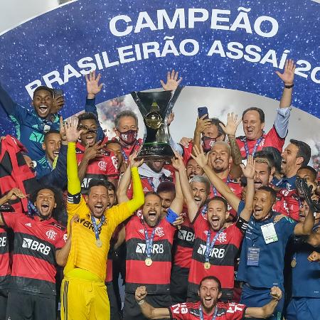 Jogadores do Flamengo celebram a conquista do título do Campeonato Brasileiro - Marcello Zambrana/AGIF