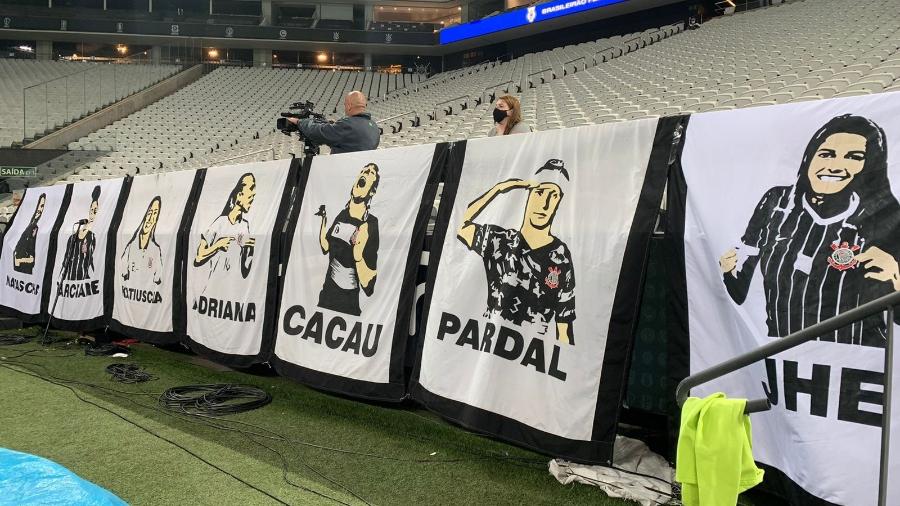 Homenagem para o time feminino do Corinthians na Neo Química Arena para a final do Brasileirão Feminino 2021 contra o Palmeiras  - Maria Victoria Poli/UOL