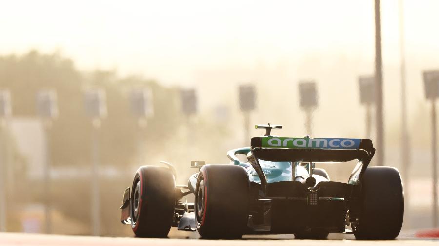Tetracampeão mundial Sebastian Vettel, da Aston Martin, durante testes de pré-temporada do GP do Bahrein de Fórmula 1 em 2022 - Mark Thompson/Getty Images