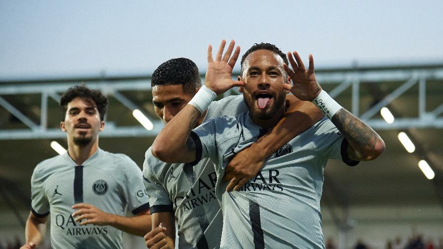 Neymar comemora após marcar para o PSG contra o Clermont pelo Campeonato Francês - Jose Breton/Pics Action/NurPhoto via Getty Images