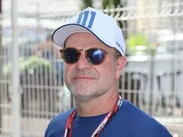 Barrichello diz que ele, e não Hamilton, deveria pilotar McLaren de Senna