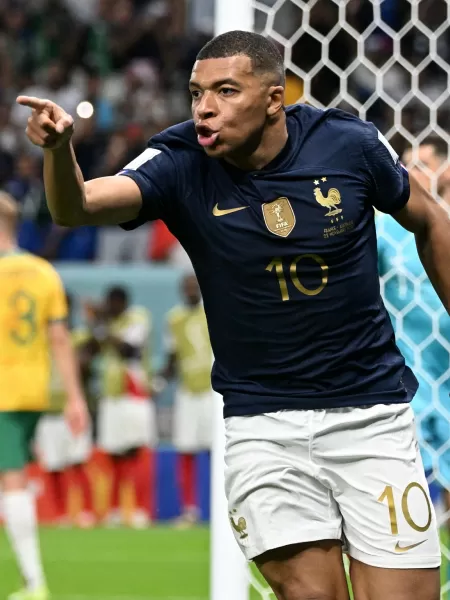 Aos 23 anos! Mbappé supera Pelé e quebra recordes na Copa do Catar