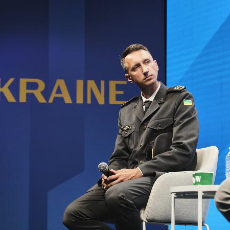 Stakhovsky durante entrevista na Casa da Ucrânia, em Paris