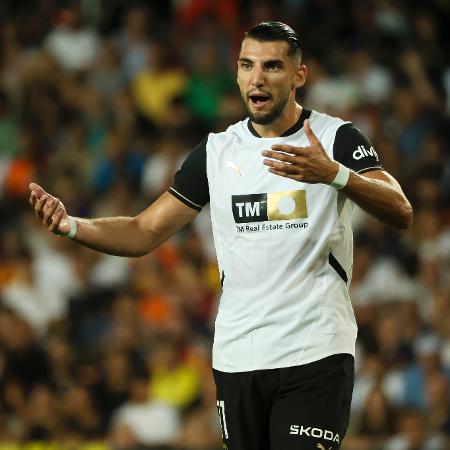 Rafa Mir, do Valencia, em jogo contra o Villarreal pelo Espanhol - Jose Miguel Fernandez/NurPhoto via Getty Images