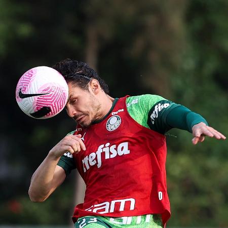 Raphael Veiga during Palmeiras' training at the Football Academy