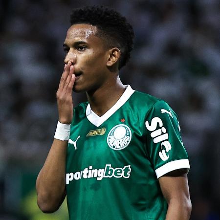 Estêvão em ação durante Palmeiras x Ceará, confronto da Copa do Brasil Estêvão em ação durante Palmeiras x Ceará, confronto da Copa do Brasil