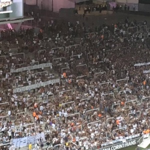Organizadas se juntam a Gaviões e mantêm protestos na Arena Corinthians - undefined