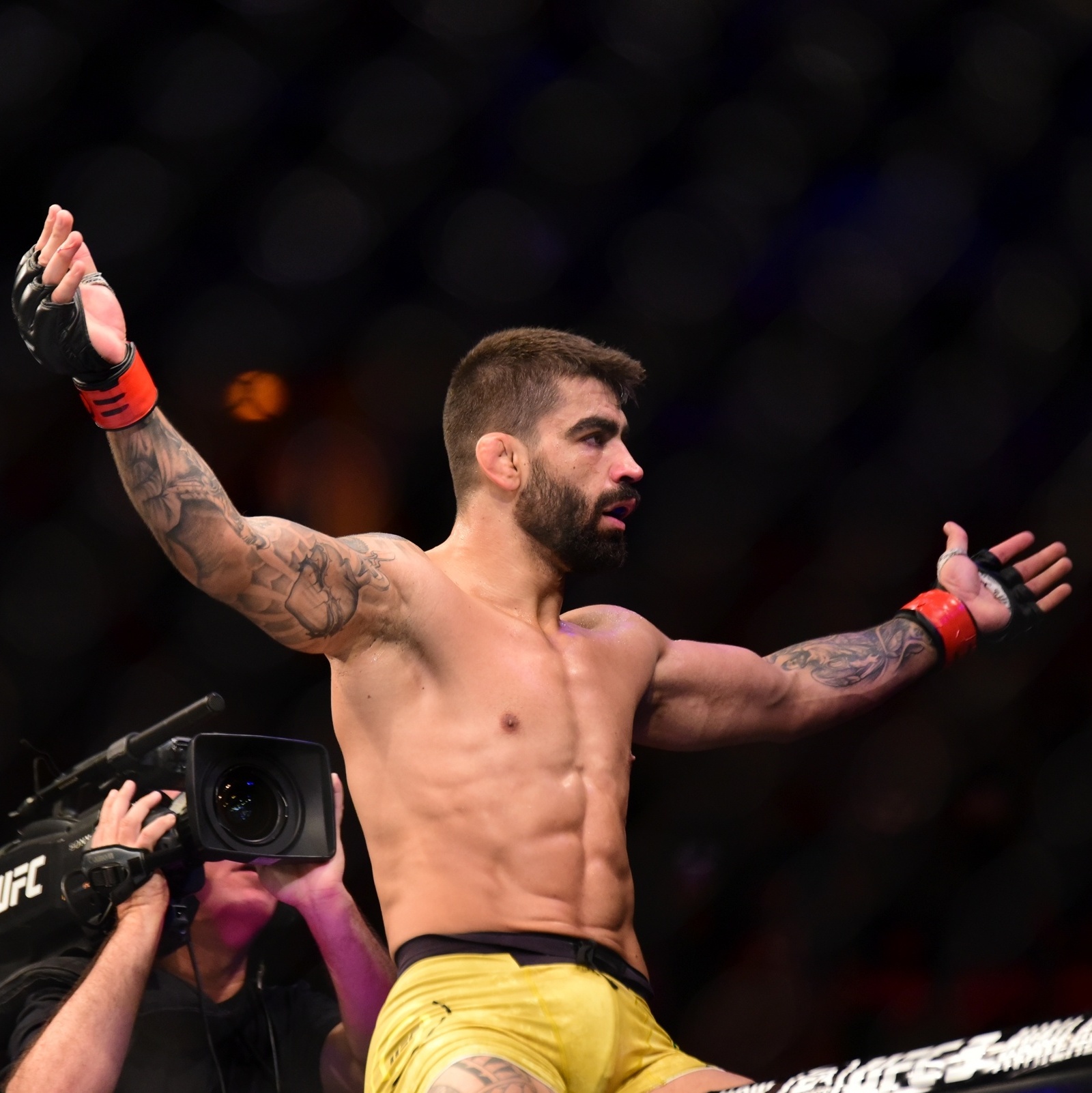 EXCLUSIVO! ELIZEU CAPOEIRA ANALISA CAMINHO DIFÍCIL NO UFC E LUTA