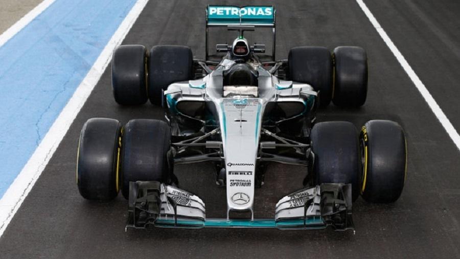 Em 2006, Mercedes fez testes com pneus mais largos. Ideia será analisada pela Fórmula 1 - Reprodução