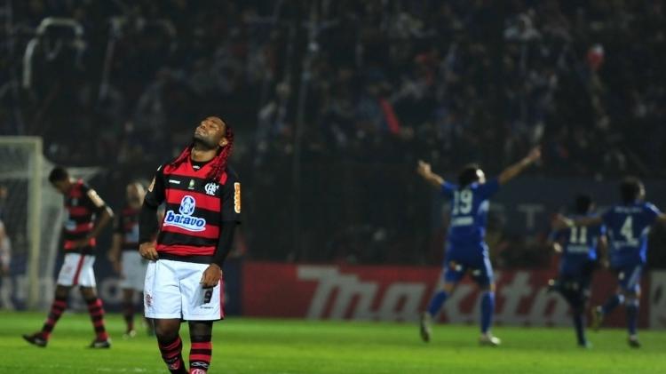 Flamengo eliminado pela Universidad do Chile em 2010 - Claudio Santana/AFP