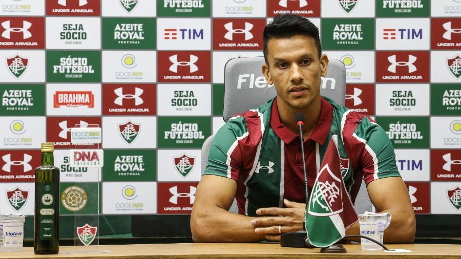 Volante Henrique concede entrevista coletiva na chegada ao Fluminense - LUCAS MERÇON/ FLUMINENSE FC