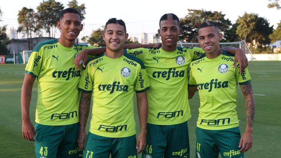 Os jogadores Michel, Pedro Bicalho, Vanderlan e Garcia, do Palmeiras, durante treinamento na Academia de Futebol. - Cesar Greco/Palmeiras