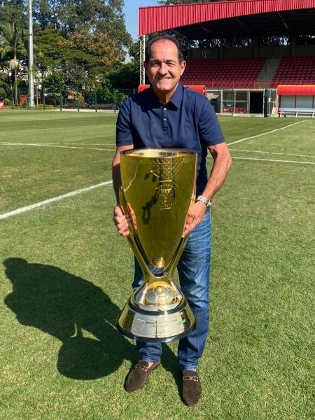São Paulo: Muricy Ramalho posta foto com troféu do Campeonato Paulista  - Instagram