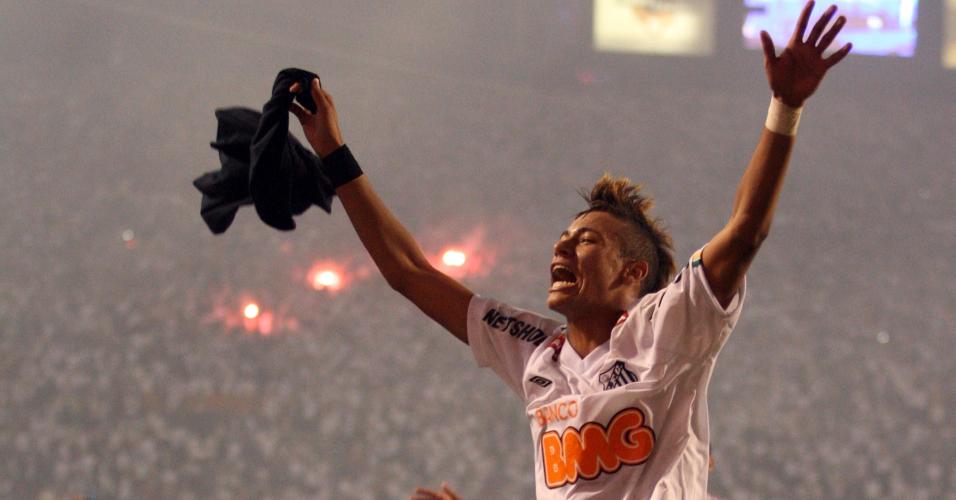 2011 - Neymar comemora a conquista da Libertadores
