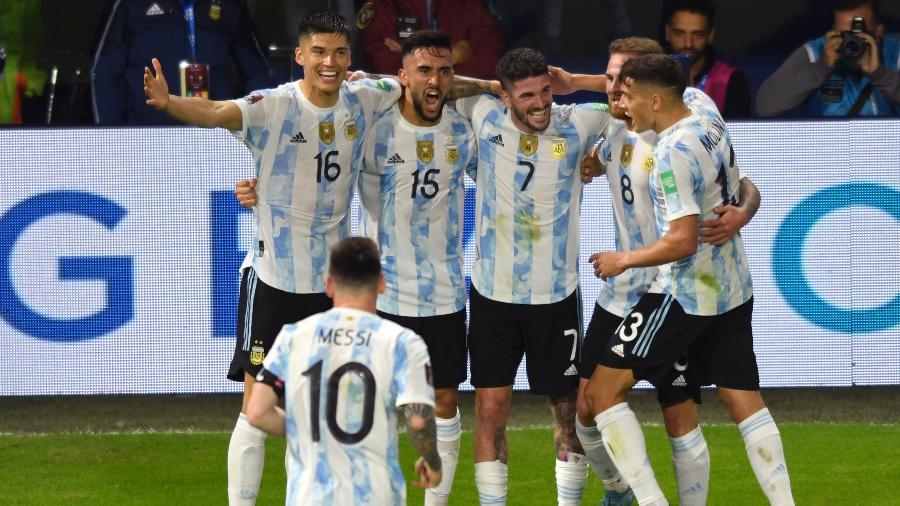 Jogadores comemoram gol da Argentina contra a Venezuela pelas Eliminatórias - Gustavo Garello/Jam Media/Getty Images