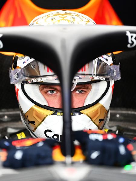 O holandês Max Verstappen no cockpit do carro da Red Bull neste sábado em Montréal 