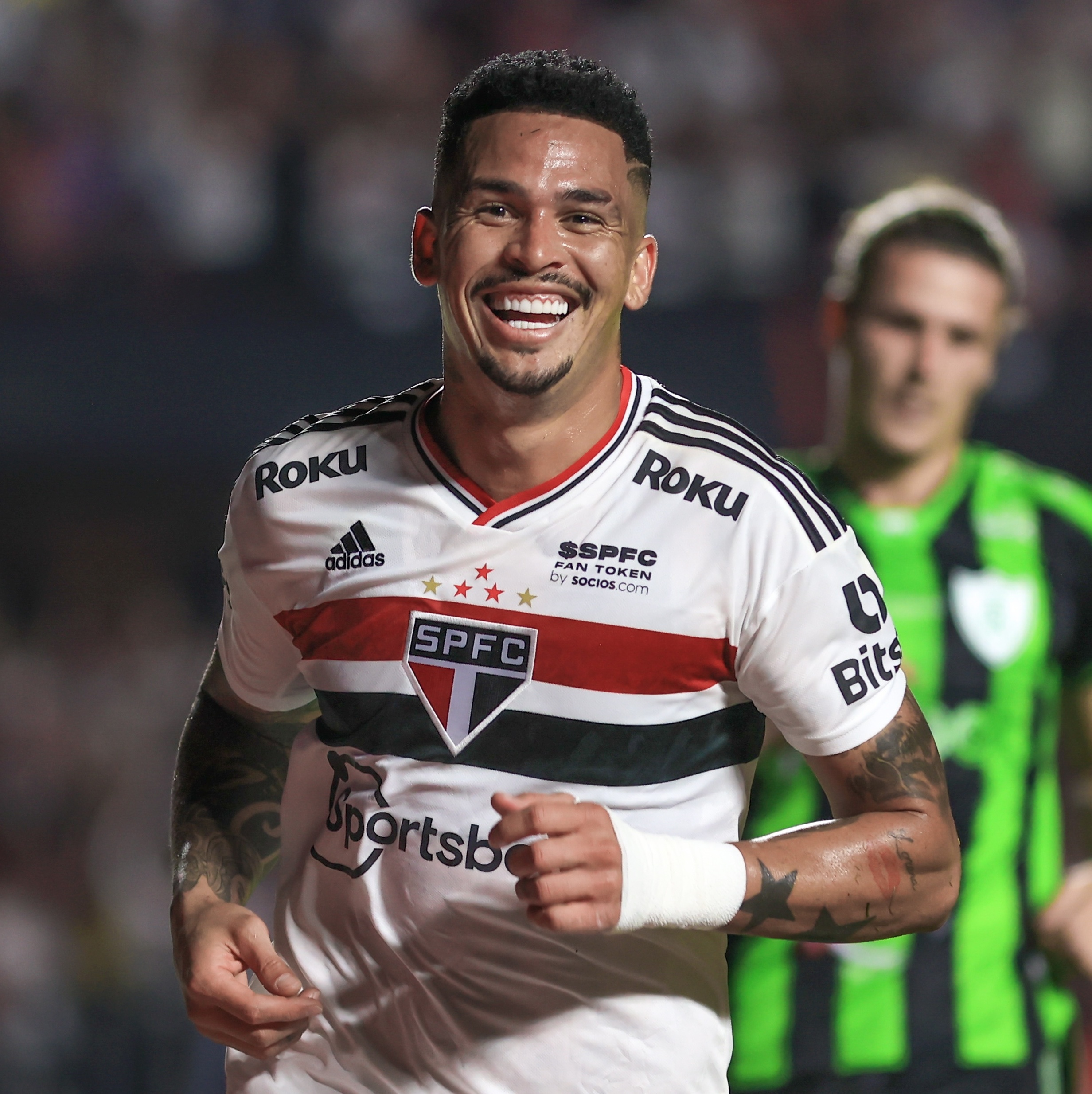 Luciano se iguala a ídolo da camisa 9 do São Paulo como 'maior