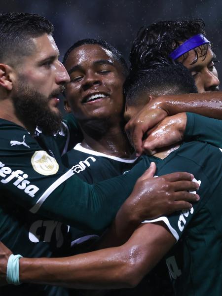 Jogadores do Palmeiras comemoram gol de Rony contra o Fortaleza pelo Brasileiro - Marcello Zambrana/AGIF