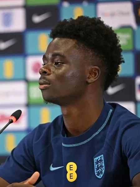 Mundo de desporto - Bukayo Saka eleito novamente como jogador inglês do  ano! O avançado Bukayo Saka, de 22 anos, foi eleito o melhor jogador  masculino de Inglaterra pelo segundo ano consecutivo