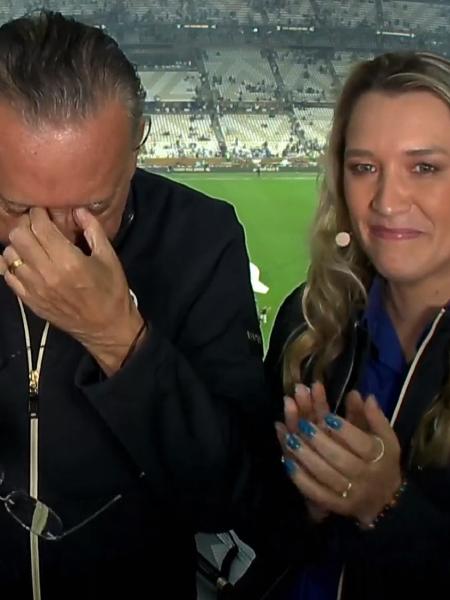 Ana Thaís Matos se emociona em despedida de Galvão durante transmissão na final da Copa - Reprodução/Globo