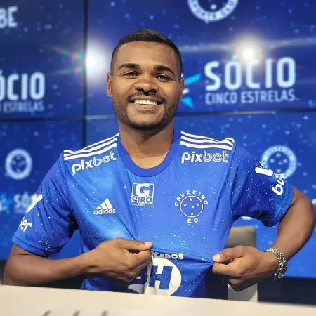 Terceiro jogador que mais atuou pelo Cruzeiro em 2023, Wesley fica