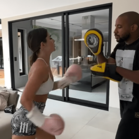 Jade Picon durante treino de boxe com o professor Leadro Bad - Reprodução/Instagram