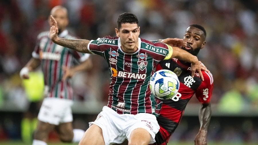 Nino, do Fluminense, em ação contra o Flamengo, pela Copa do Brasil - Jorge Rodrigues/Agência Estado
