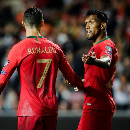 Dyego Sousa conversa com Cristiano Ronaldo durante jogo da seleção de Portugal em 2019