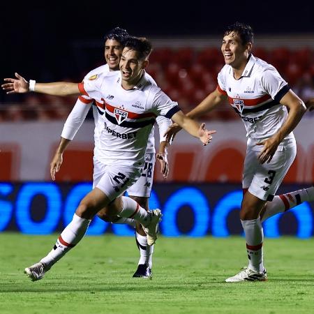 Bobadilla abriu o placar para o Tricolor, que também marcou com Juan e Alan Franco