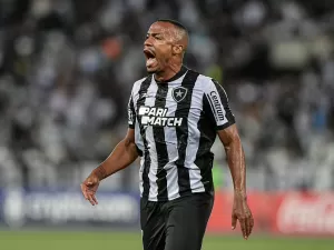 Botafogo acerta renovação com Marlon Freitas; veja tempo de contrato