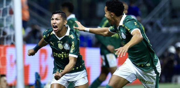 Estratégia de ataque: palmeiras vence defesa fechada do botafogo-sp com 6 atacantes