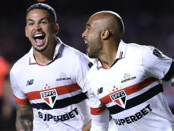 São Paulo derruba Talleres em noite tensa com golaço e passa em 1° de grupo