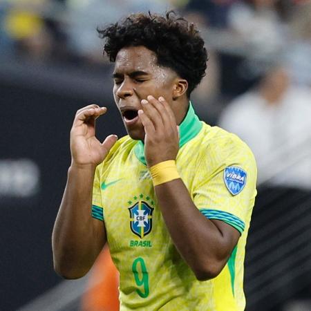 Endrick se lamenta durante Brasil x Uruguai, jogo da Copa América - Kevork Djansezian/Getty Images