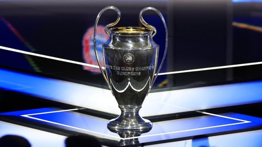 Troféu da Champions League no sorteio da primeira fase 