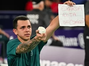 Brasileiro faz pedido de casamento após jogo de badminton nas Paralimpíadas