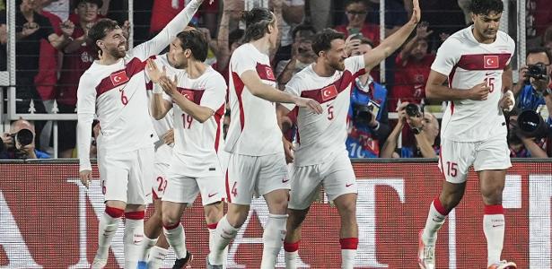 Turquia divulga lista para a Copa de 2026 após golear Macedônia em amistoso