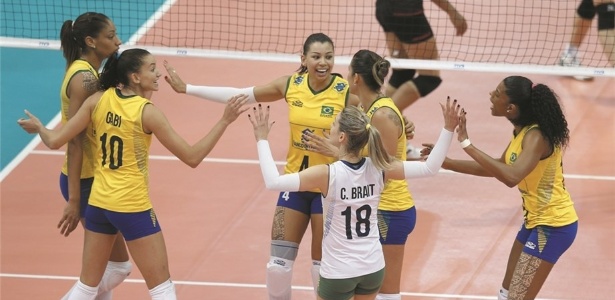 Jogadoras do Brasil comemoram ponto frente às tailandesas - FIVB/Divulgação