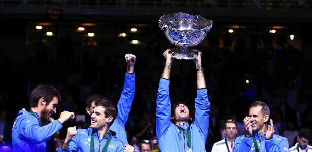 Del Potro ergue a taça da Copa Davis - REUTERS/Antonio Bronic