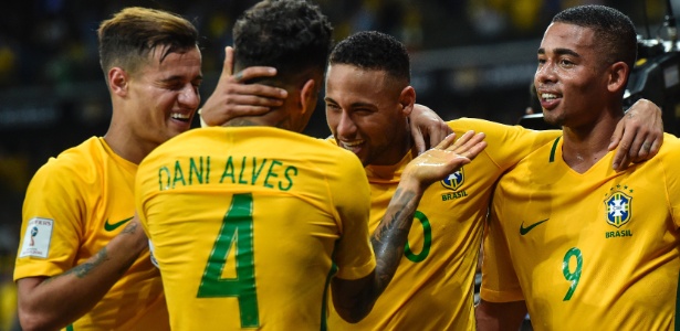 Jesus e Daniel Alves são companheiros na seleção brasileiro - Pedro Vilela/Getty Images