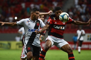 Renê insinua ajuda deliberada da arbitragem ao Vasco diante do Flamengo