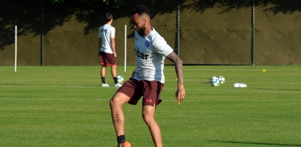 Jogador também passou por clubes como Santos, Atlético-PR e Palmeiras - Érico Leonan/saopaulofc.net